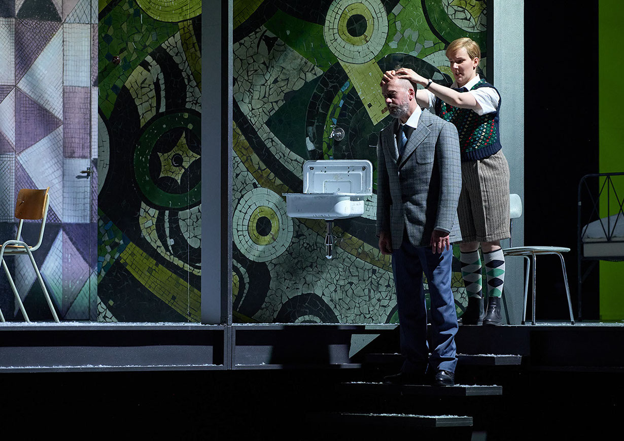 Am Ende Licht, Simon Stephens, Regie Elmar Goerden, Bühne Merlo/Stengl, Nina Siewert, Marco Massafra, Jannik Mühlen, Foto Katrin Ribbe