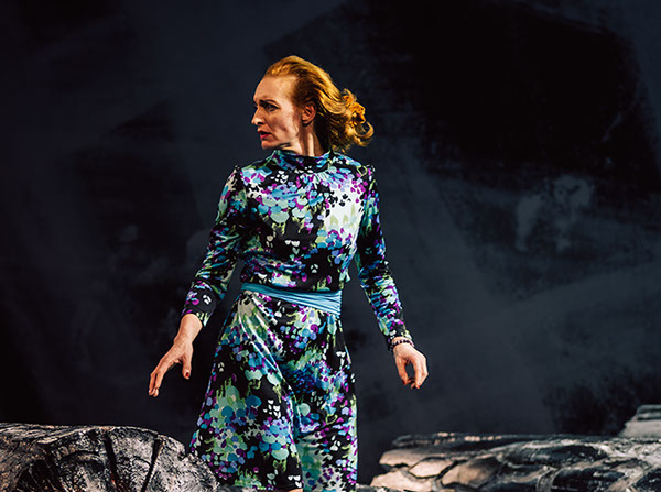 Am Ende Licht, Simon Stephens, Stuttgart, Regie Elmar Goerden, Bühne Merlo/Stengl, Kostüm Kirchleitner, Sylvana Krappatsch, Foto Katrin Ribbe