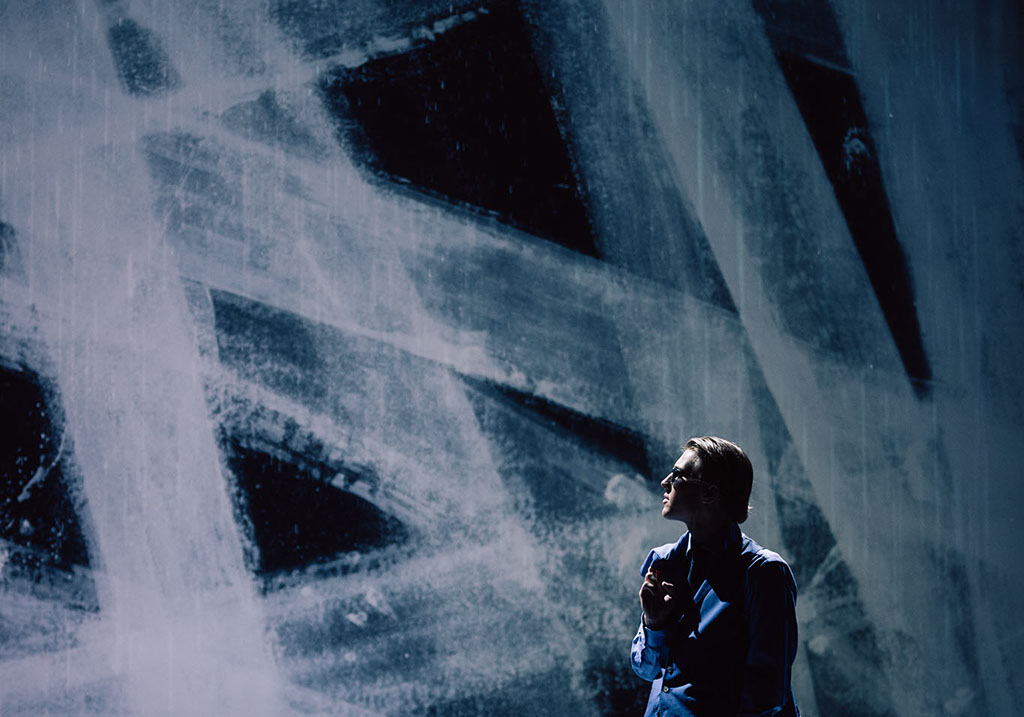 Am Ende Licht, Simon Stephens, Stuttgart, Regie Elmar Goerden, Bühne Merlo/Stengl, Kostüm Kirchleitner, Sylvana Krappatsch, Foto Katrin Ribbe