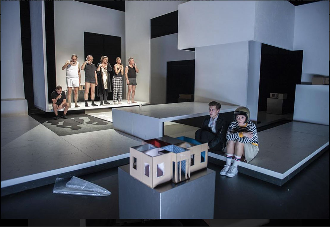 Die Abweichungen, Clemens Setz, Stuttgart, Regie Goerden, Bühne Merlo/Stengl,&nbsp; Josephine Köhler, Julius Forster, Foto Klein