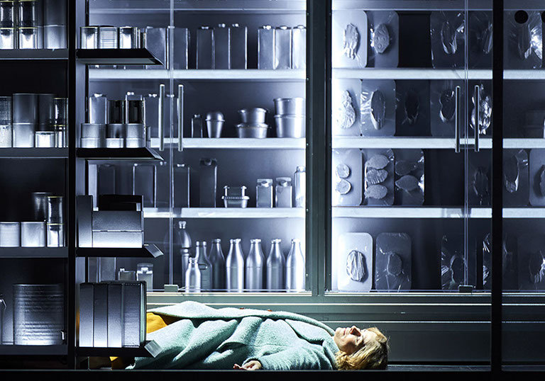 Am Ende Licht, Simon Stephens, Stuttgart, Regie Elmar Goerden, Bühne Merlo/Stengl, Kostüm Kirchleitner, Sylvana Krappatsch, Foto Katrin Ribbe