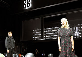 Am Ende Licht, Simon Stephens, Stuttgart, Regie Elmar Goerden, Bühne Merlo/Stengl, Katharina Hauter, Sebastian Röhrle, Foto Katrin Ribbe