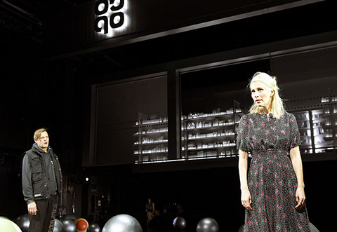 Am Ende Licht, Simon Stephens, Stuttgart, Regie Elmar Goerden, Bühne Merlo/Stengl, Katharina Hauter, Sebastian Röhrle, Foto Katrin Ribbe