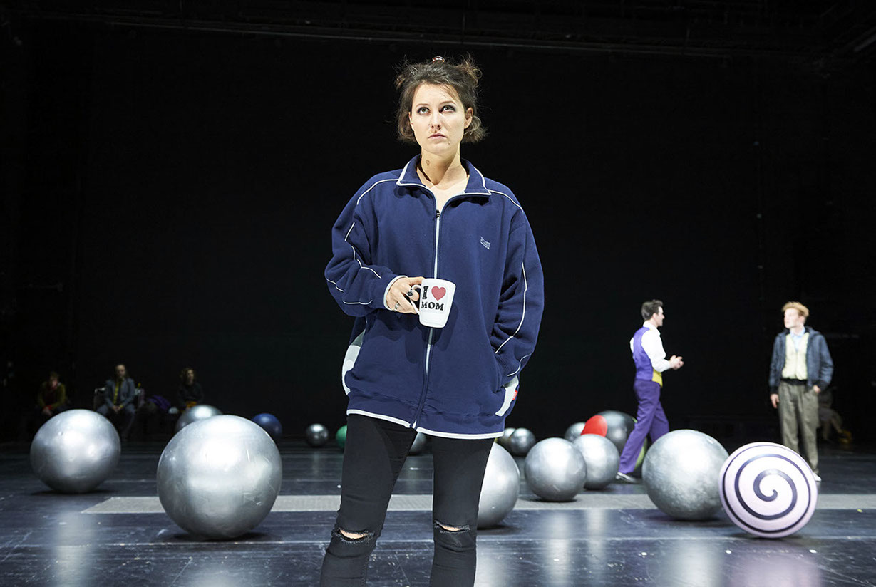 Am Ende Licht, Simon Stephens, Regie Elmar Goerden, Bühne Merlo/Stengl, Nina Siewert, Marco Massafra, Jannik Mühlen, Foto Katrin Ribbe