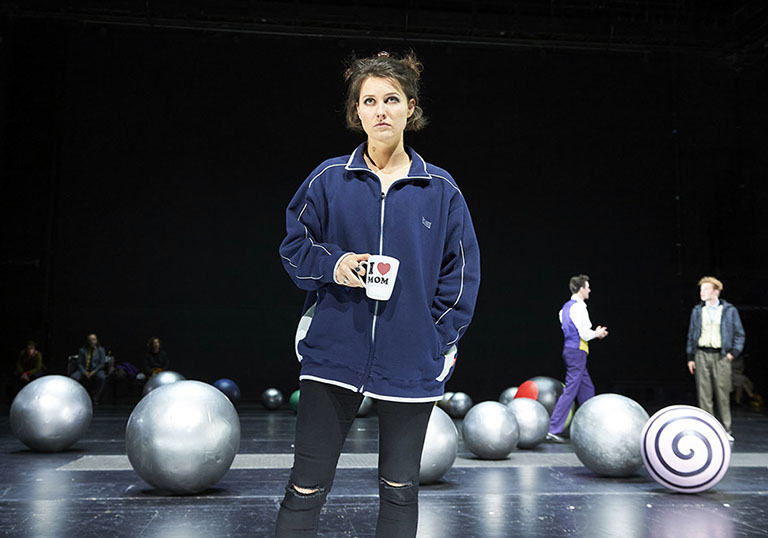 Am Ende Licht, Simon Stephens, Regie Elmar Goerden, Bühne Merlo/Stengl, Nina Siewert, Marco Massafra, Jannik Mühlen, Foto Katrin Ribbe
