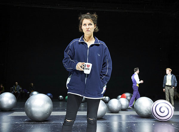 Am Ende Licht, Simon Stephens, Regie Elmar Goerden, Bühne Merlo/Stengl, Nina Siewert, Marco Massafra, Jannik Mühlen, Foto Katrin Ribbe