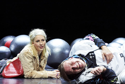 Am Ende Licht, Simon Stephens,&nbsp; Stuttgart Regie Elmar Goerden, Bühne Merlo/Stengl, Katharina Hauter, Sebastian Röhrle, Foto Katrin Ribbe