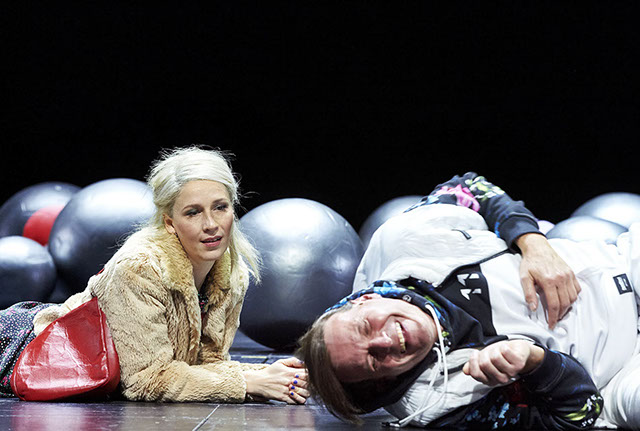 Am Ende Licht, Simon Stephens,&nbsp; Stuttgart Regie Elmar Goerden, Bühne Merlo/Stengl, Katharina Hauter, Sebastian Röhrle, Foto Katrin Ribbe