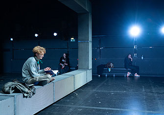 Am Ende Licht, S. Stephens, Regie E. Goerden, Merlo/Stengl, Rodewald, Dörr, Meguid, Röhrle, Hauter, Mühlenweg, Massafra, Krappatsch, Foto Ribbe