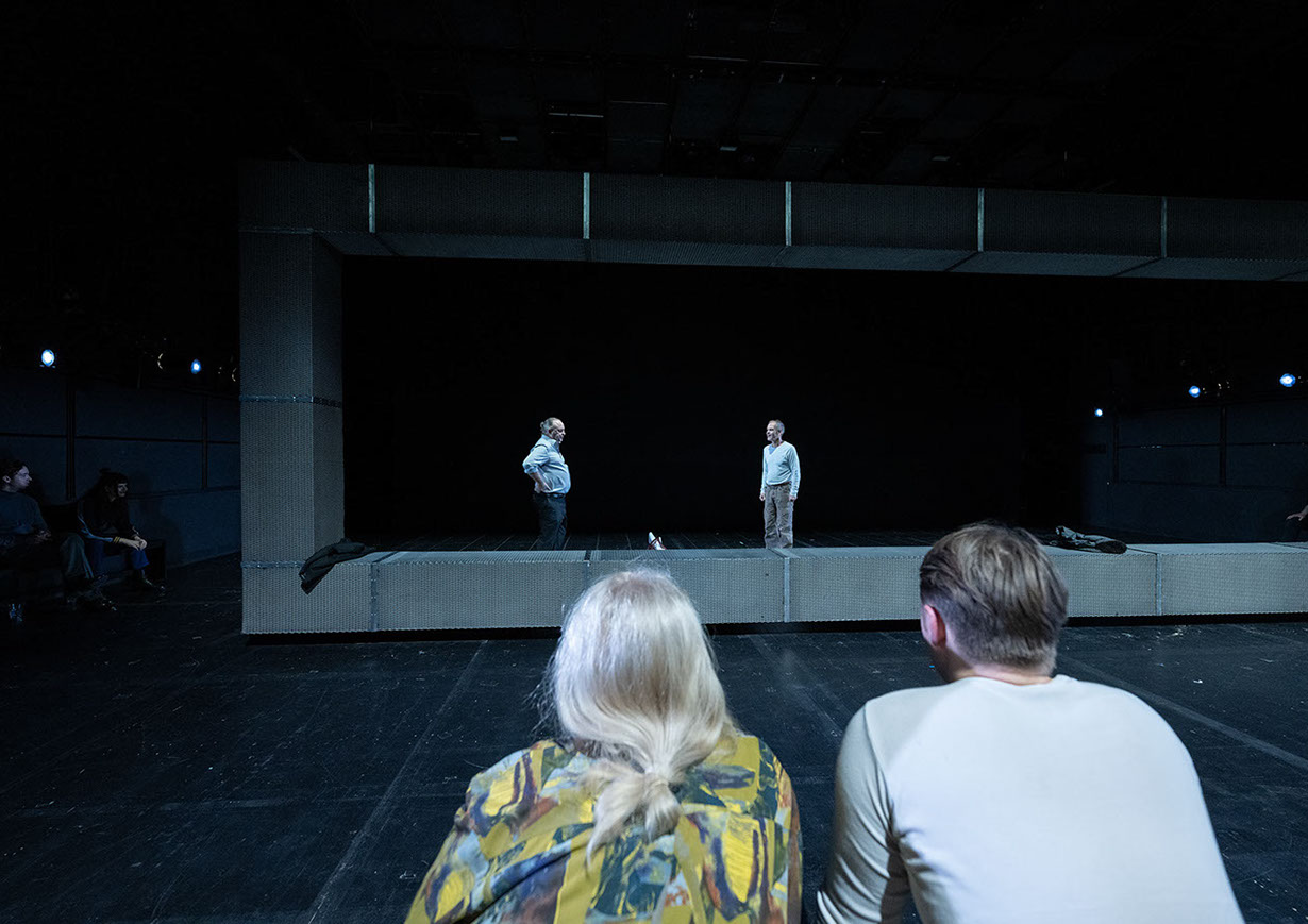 Am Ende Licht, S. Stephens, Regie E. Goerden, Merlo/Stengl, Rodewald, Dörr, Meguid, Röhrle, Hauter, Mühlenweg, Massafra, Krappatsch, Foto Ribbe