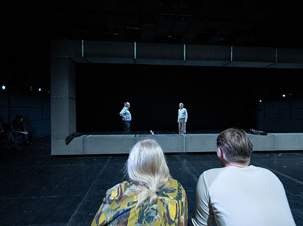 Am Ende Licht, S. Stephens, Regie E. Goerden, Merlo/Stengl, Rodewald, Dörr, Meguid, Röhrle, Hauter, Mühlenweg, Massafra, Krappatsch, Foto Ribbe