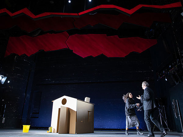 Medea, Grillparzer, Josefstadt, Regie Goerden, Bühne Merlo/Stengl, Sandra Cervik, Joseph Lorenz, Foto Knie